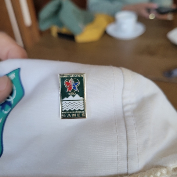 Vintage Burlington International Games 1992 (with pin) - Picture 3 of 4